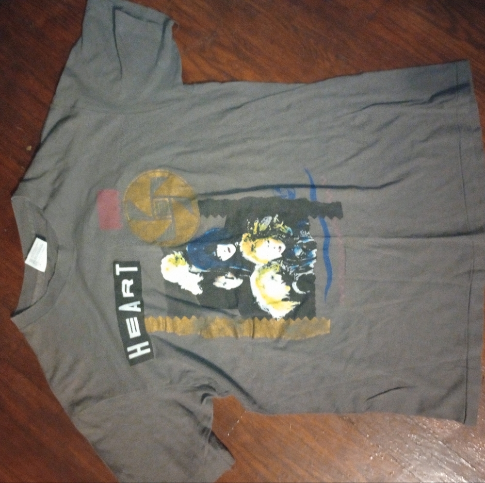 Heart concert large shirt womens